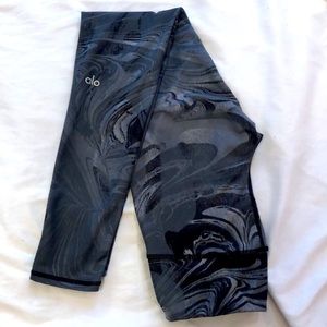 Alo Yoga Airbrush Marble Leggings